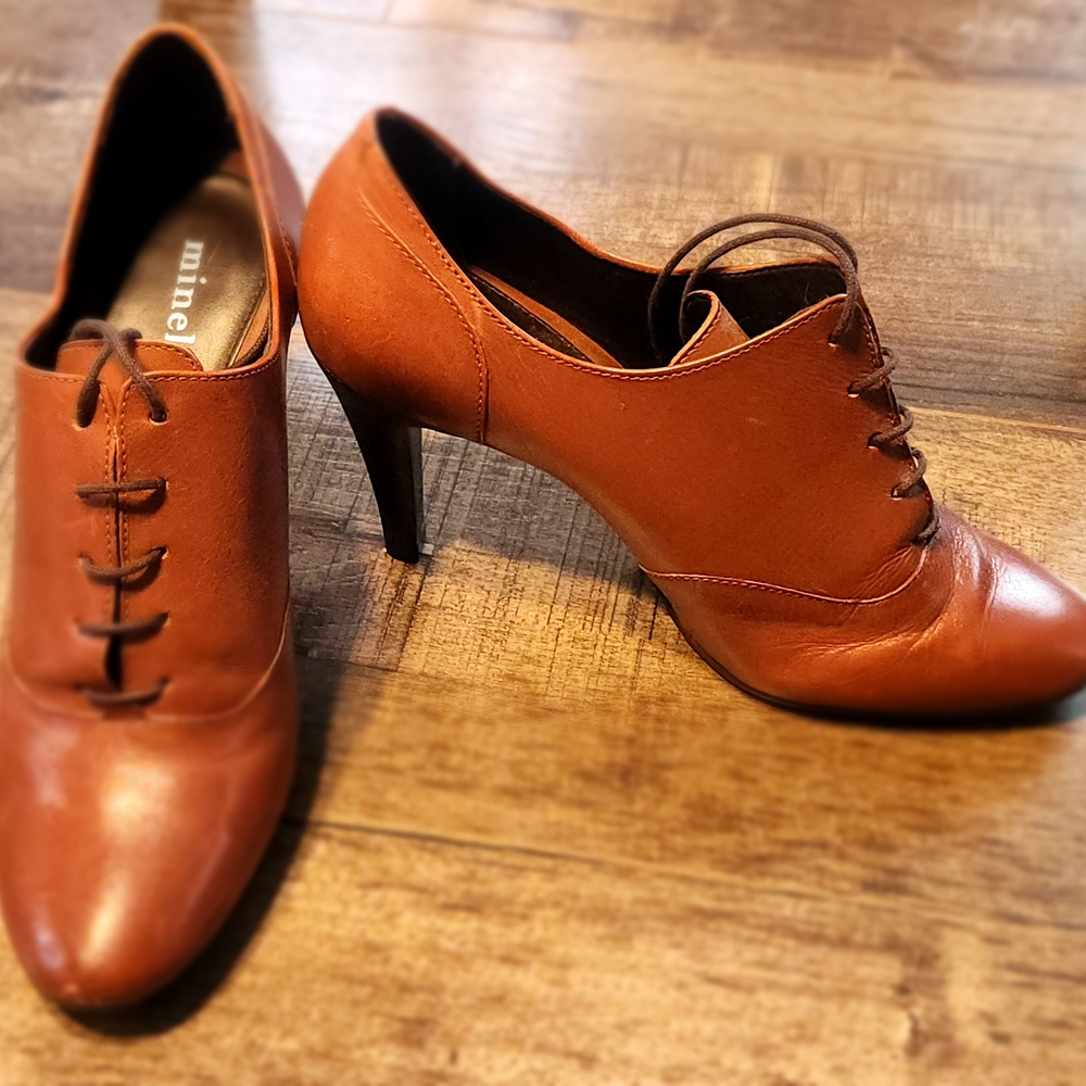 Minelli Tan Heels Classic Vintage Style
